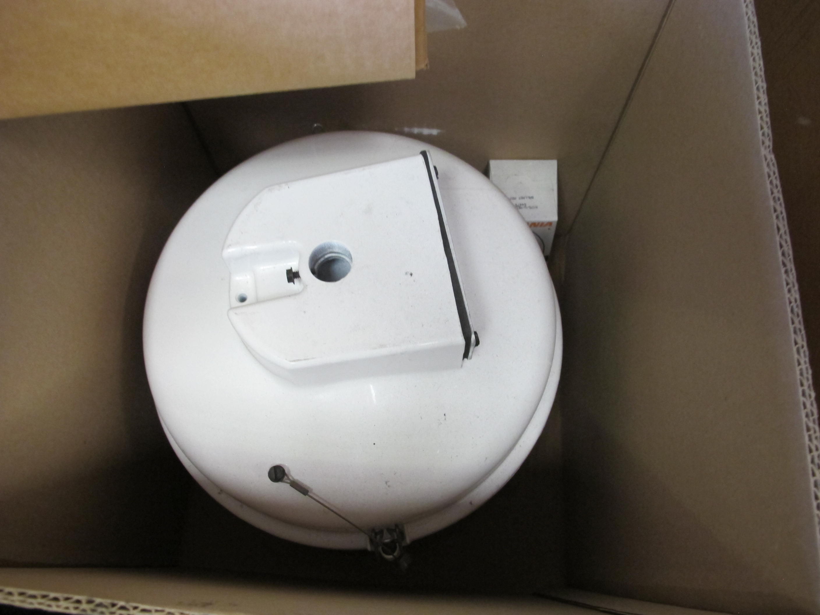 LOT (12) FIXTURES, LIGHTING TYPE. 3/4" HUB MOUNT, WITH INTEGRAL CONSTANT WATTAGE BALLAST AND SHOCK RESISTANT PRISM LENS (W-44) LOADING & HANDLING FEE $15-